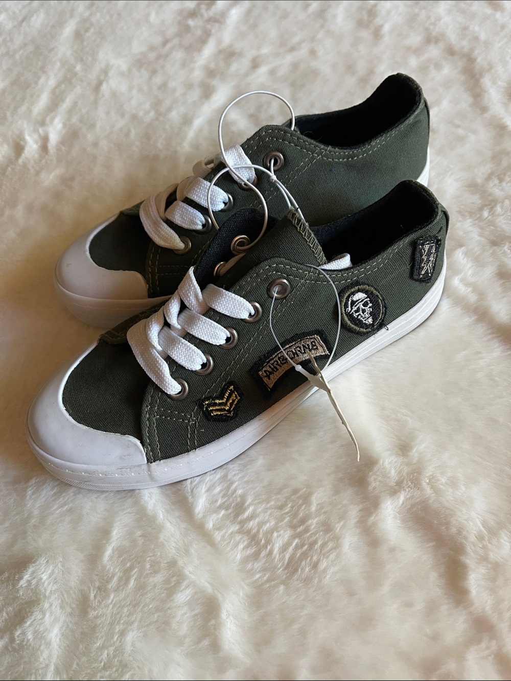 Joe Boxer Boys Olive Green Canvas Low-Top Sneakers SZ 1  NWT